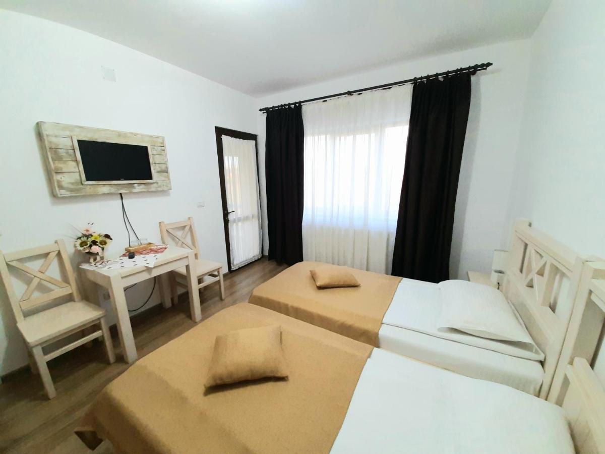 Dor De Casa Hotel Doljesti Bagian luar foto