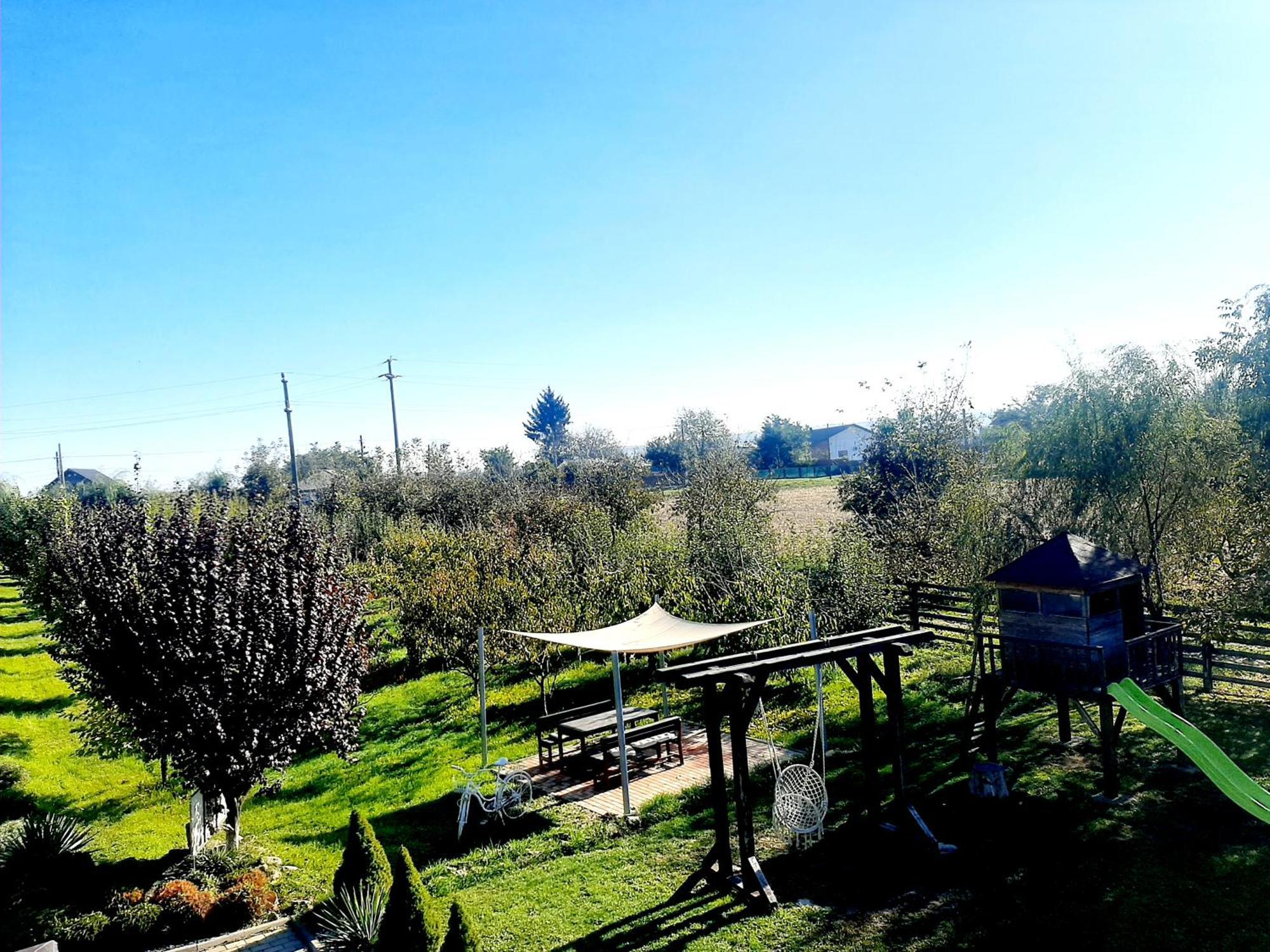 Dor De Casa Hotel Doljesti Bagian luar foto