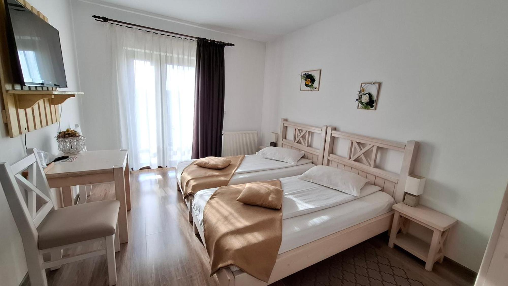 Dor De Casa Hotel Doljesti Bagian luar foto