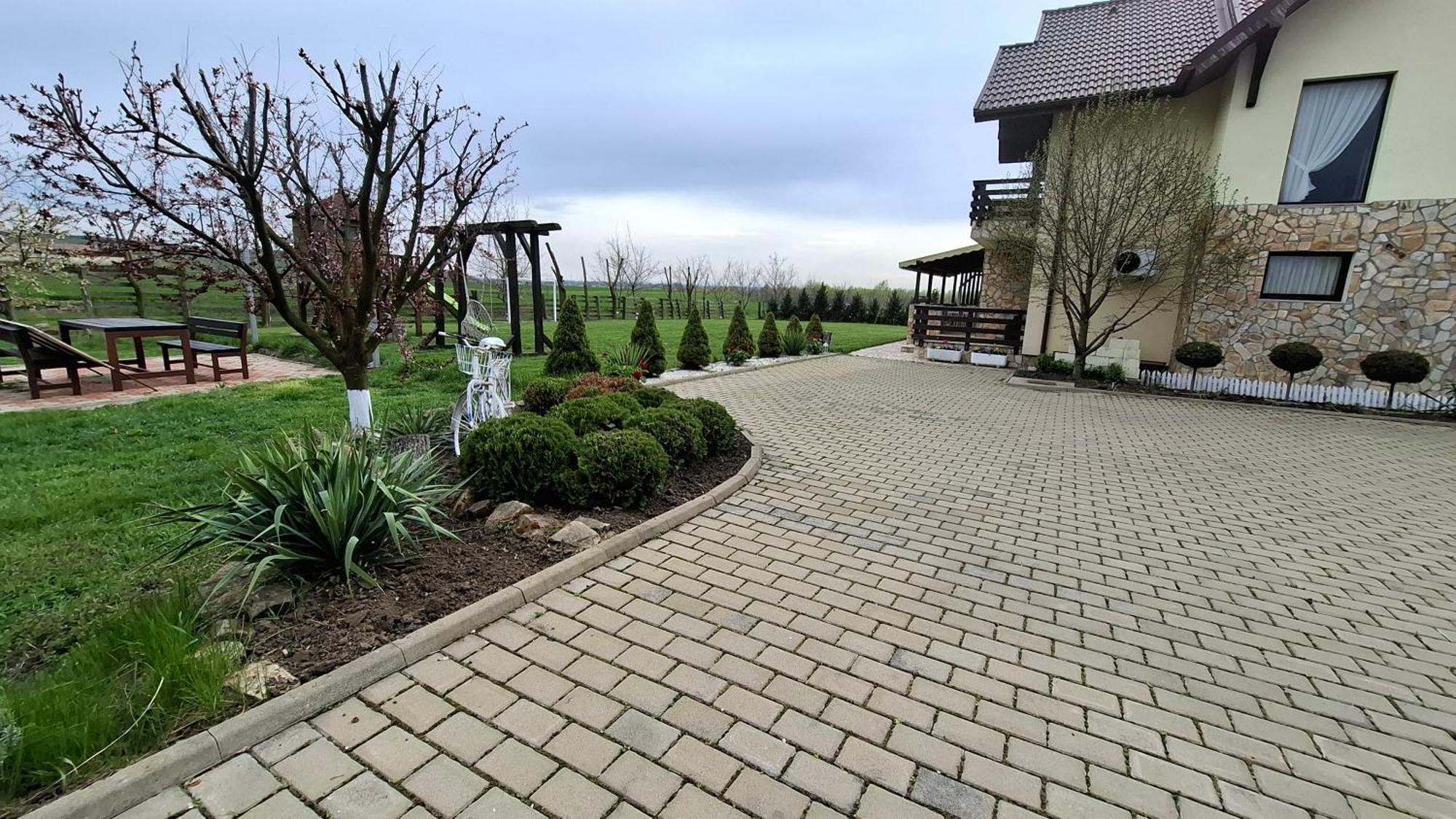 Dor De Casa Hotel Doljesti Bagian luar foto