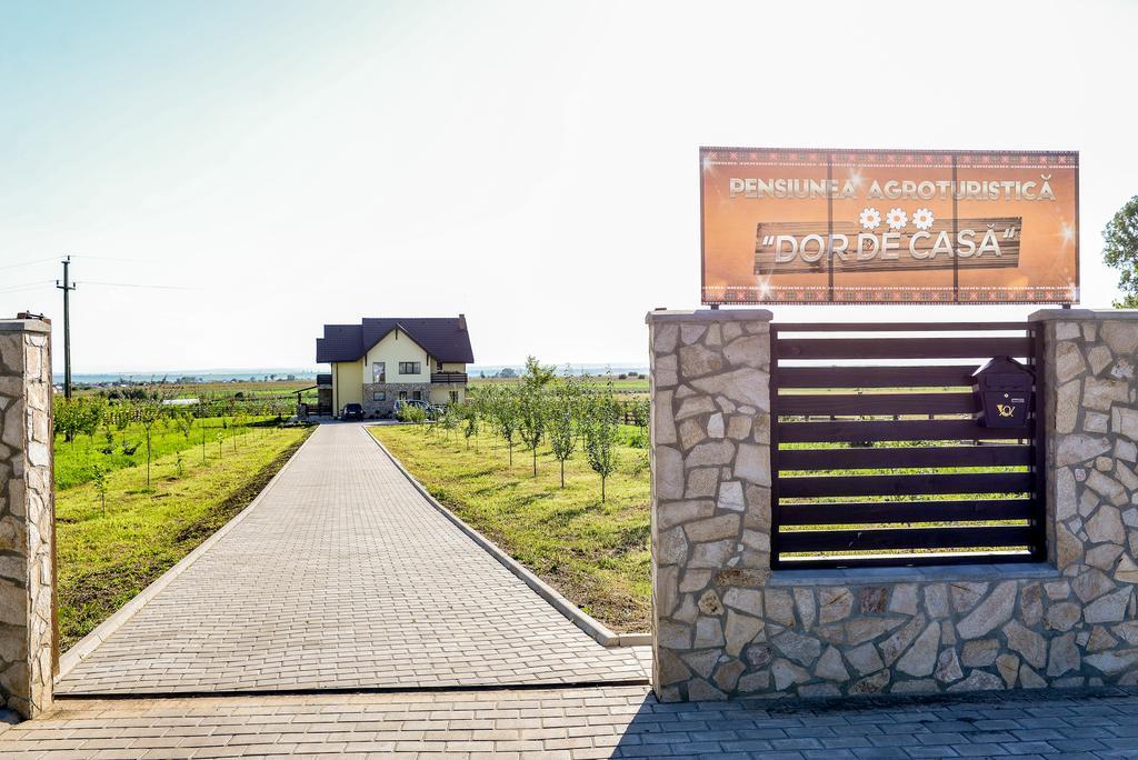 Dor De Casa Hotel Doljesti Bagian luar foto