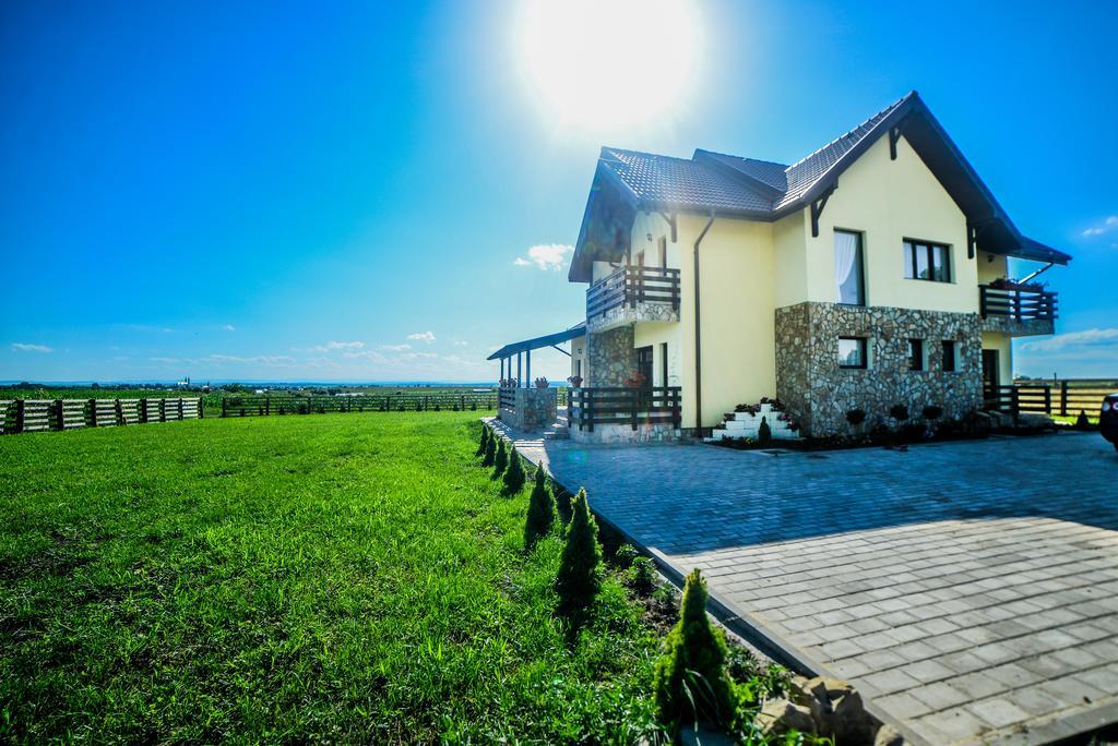 Dor De Casa Hotel Doljesti Bagian luar foto